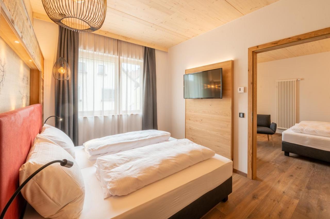 Landhotel Zum Goldenen Kreuz Мосбах Экстерьер фото